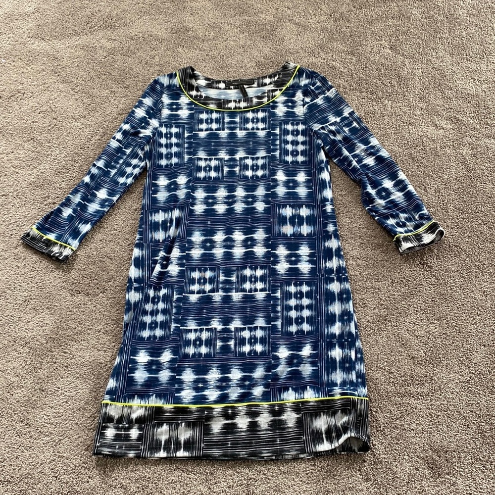 BCBGMaxAzria Blue White Printed Dress SIZE S 3/4 Sleeve Stretch Knit Mini Casual